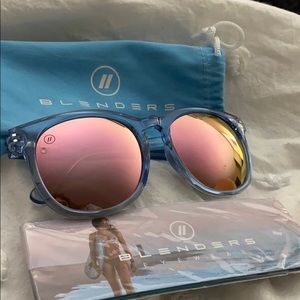 Blenders Polarized Sunnies